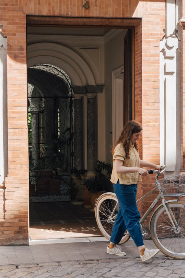 Una huésped de Plácido y Grata a punto de recorrer las calles de Sevilla